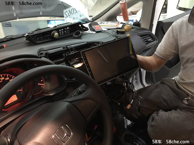 卡仕达车机对比评测,卡仕达顺系列对比普通安卓车机