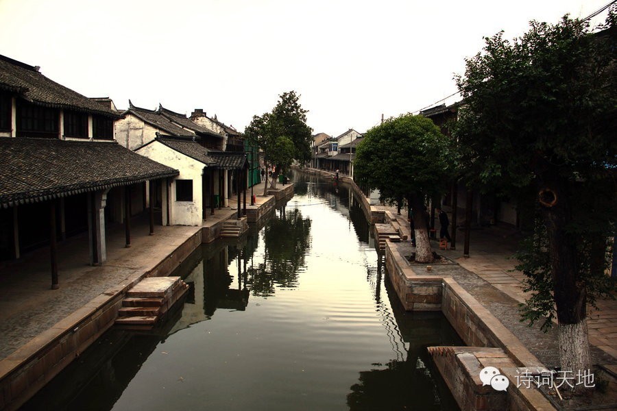 一山一水皆有情一草一木都是诗,一山一水皆美景一草一木皆有情