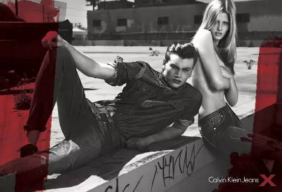 总是性挑逗的CK，这次的广告又被举报了