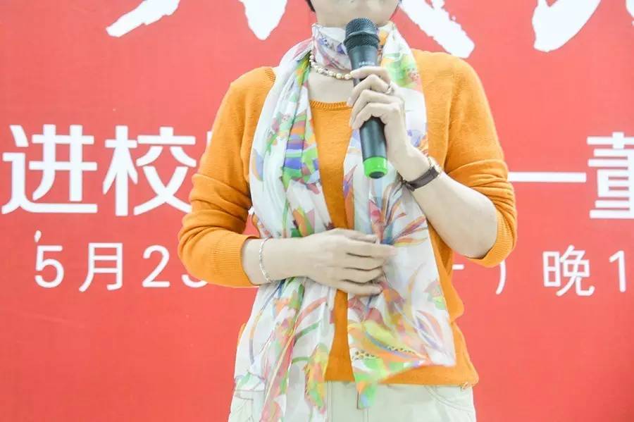 福布斯亚商权势女性董明珠女士,跟北师珠的同学分享了什么。