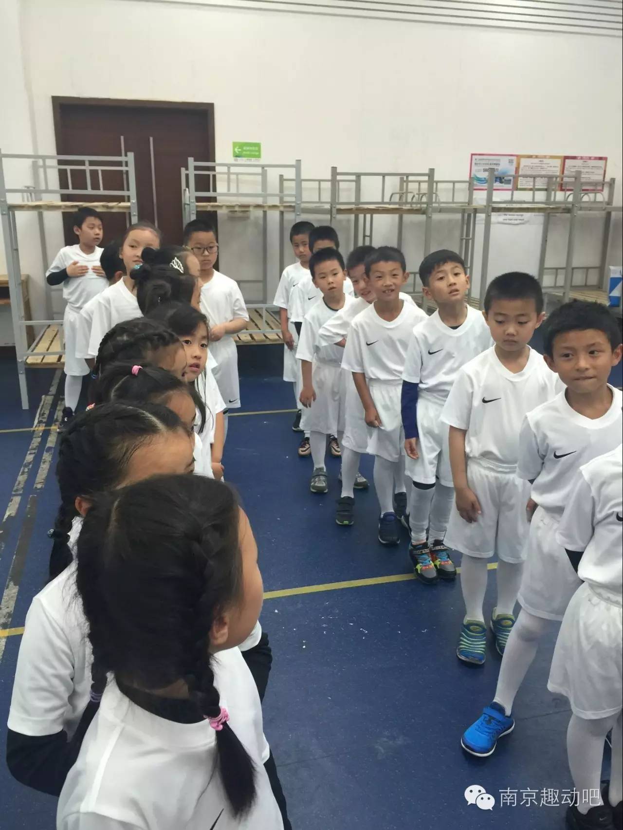 雨花区中小学生足球,南京雨花实验小学足球队视频