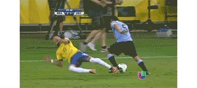 奥斯卡假摔足球,足球场上那些影帝级的神级假摔