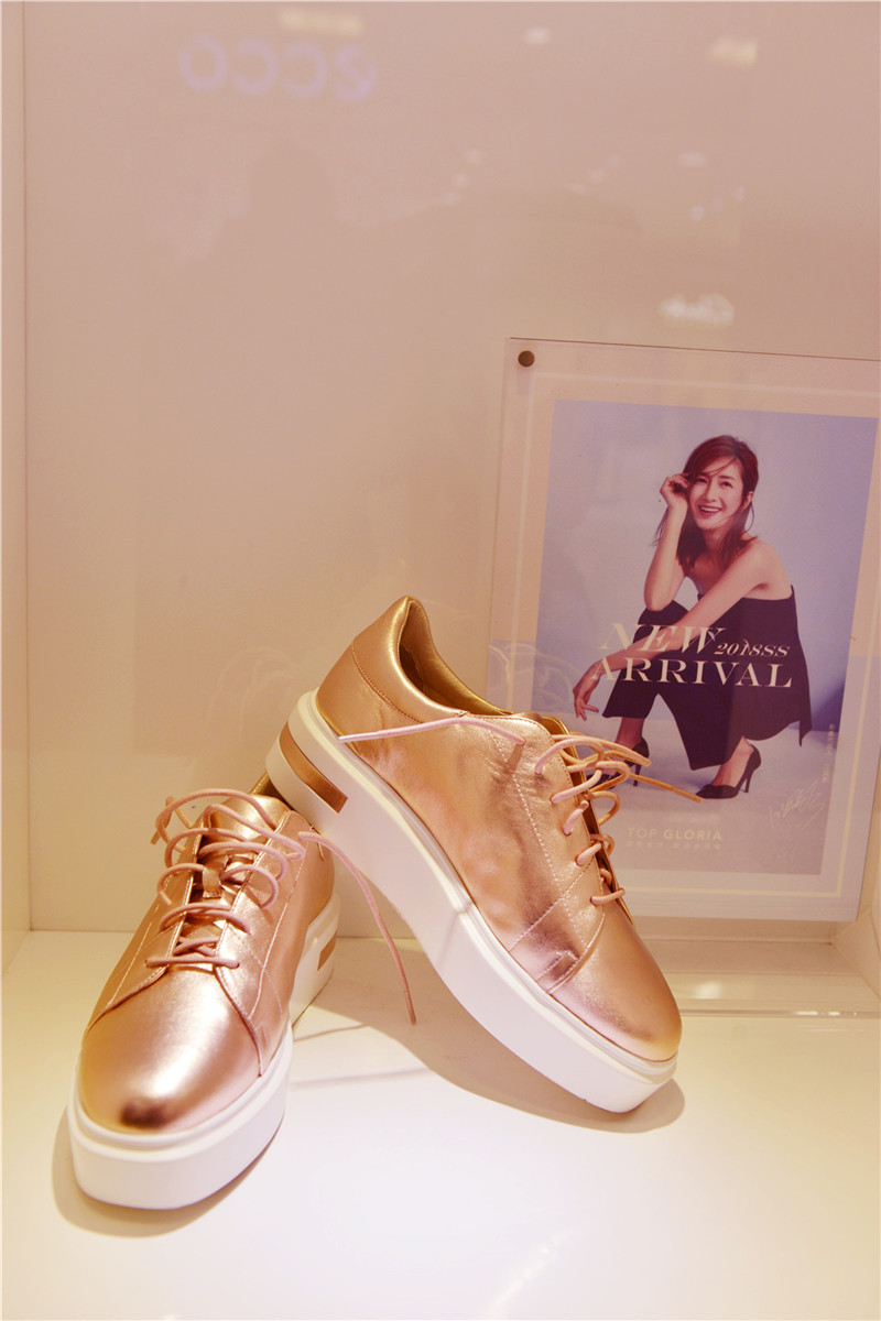 重庆解放碑街拍摄影馆,解放碑每天美女街拍时间