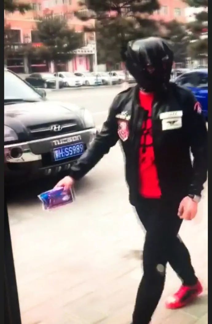 辨别伪娘最简易的方法