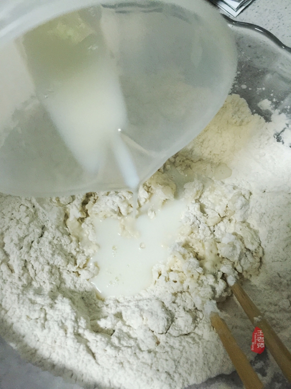 怎么炸牛奶油条又软又好吃,奶香小油条怎么炸出来又软又蓬松