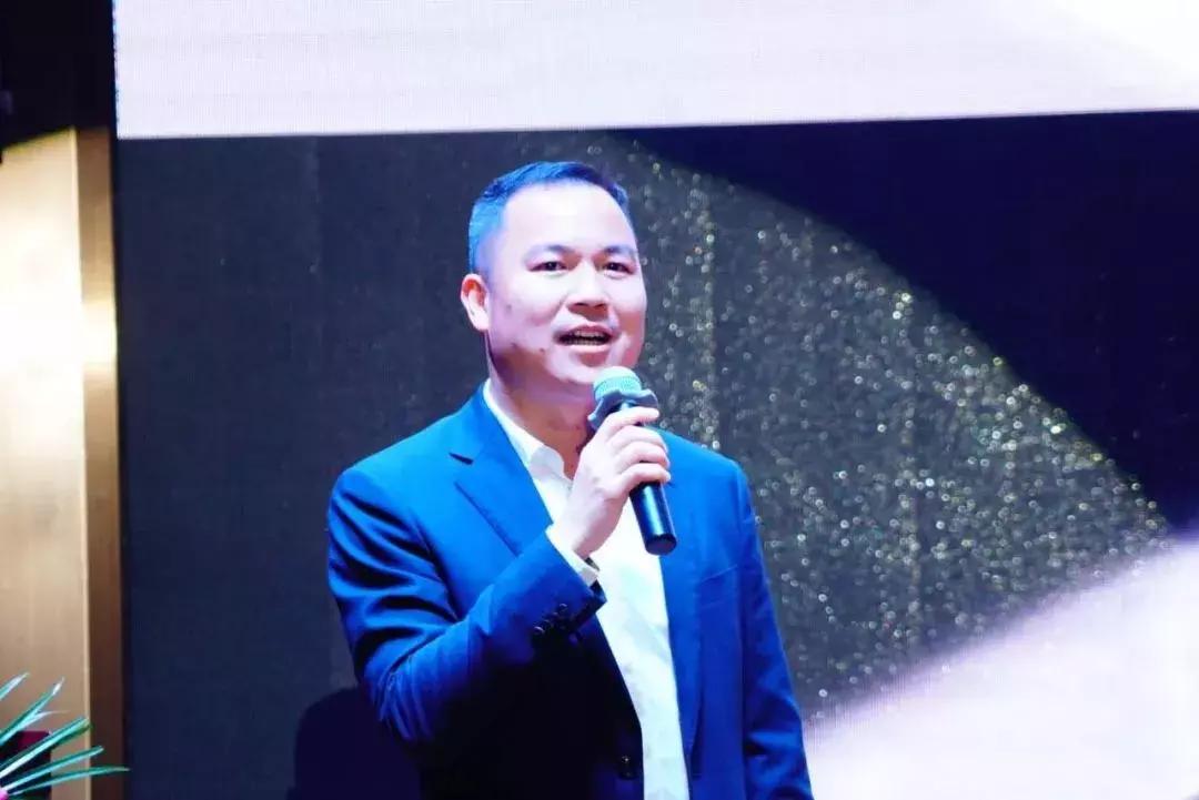 一场普通年会，惊动了中国家装之父余工*飞机打**来回助阵！