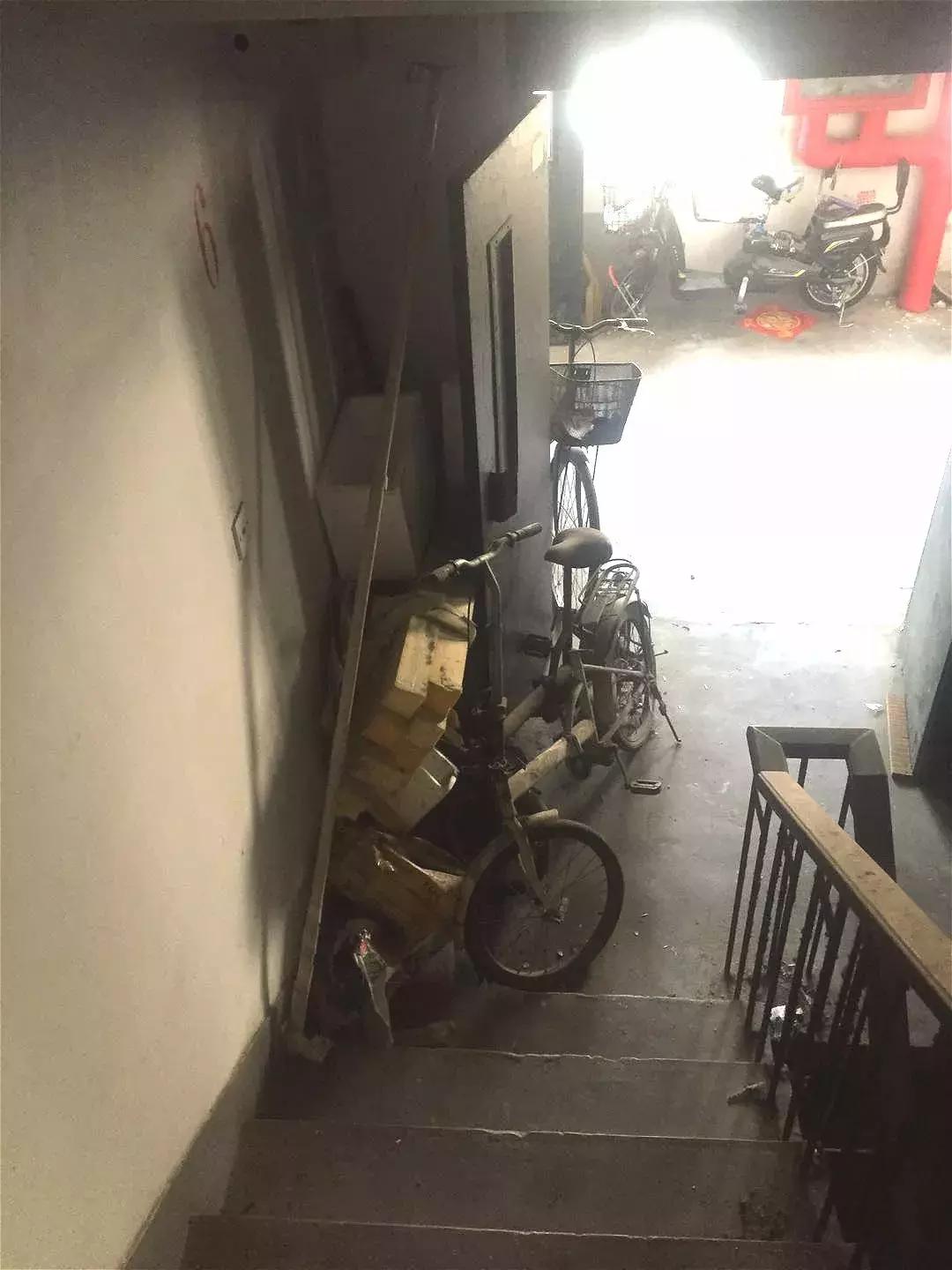 北京楼道堆杂物怎样彻底解决,小区角落堆放杂物找谁解决