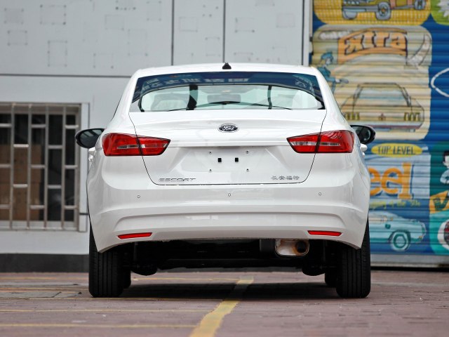 长安锐程cc和福特福睿斯哪个好,长安福特5万到8万元福睿斯新款