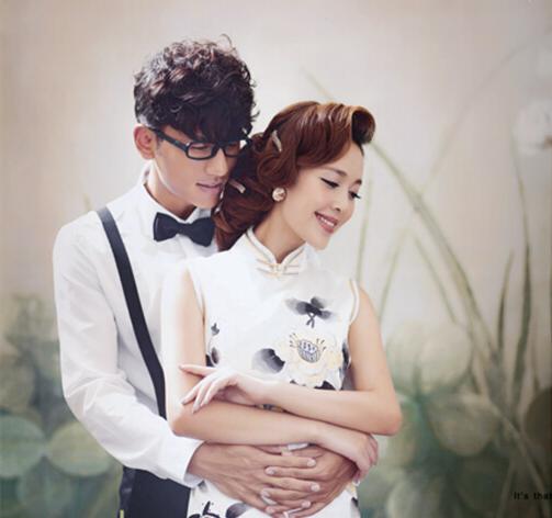 朝阳公园城堡婚纱照姿势大全,婚纱照外景河边拍照姿势大全