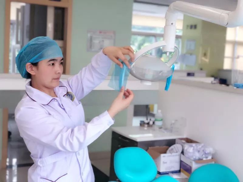 女子高铁癫痫发作视频,女子坐动车突发癫痫