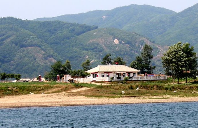 中朝边境美丽的风景,中朝边境桃花盛开的地方