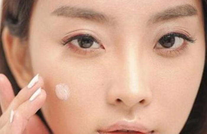 皮肤油怎么化妆比较服帖,皮肤干怎样化妆好看又简单初学者