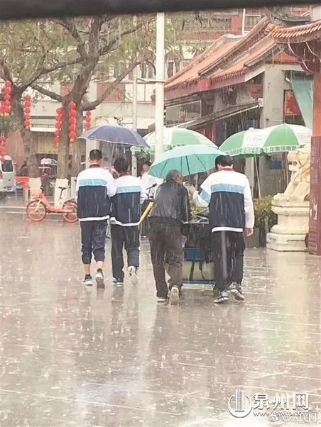 法治V早报:外卖平台违法销售香烟*草烟**专卖局将查处