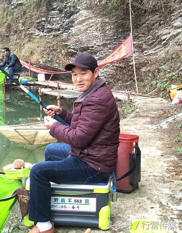 创意的发型,创新的钓鱼比赛,X11战队掐鱼赢得满“塘”彩!