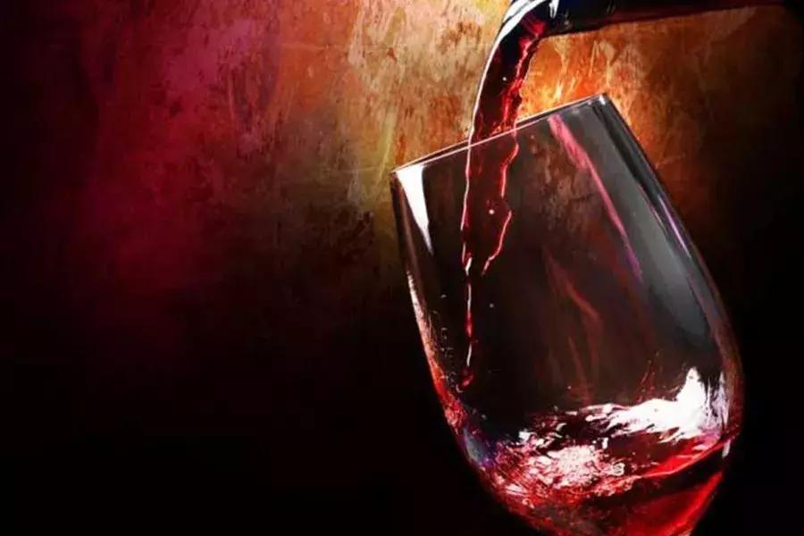 干红葡萄酒是甜的还是苦的,赤霞珠干红葡萄酒是甜的吗