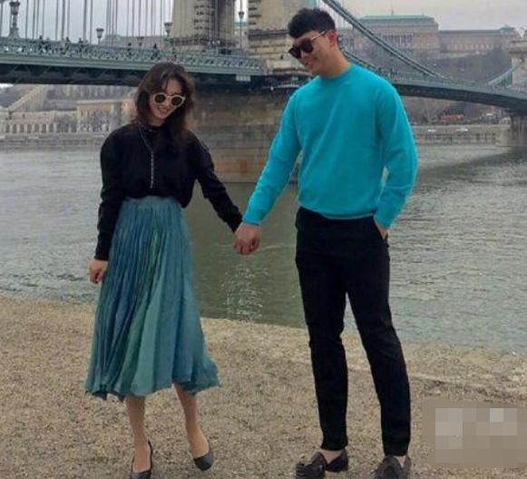 春季必试的情侣装搭配用桃花色为爱情加分！