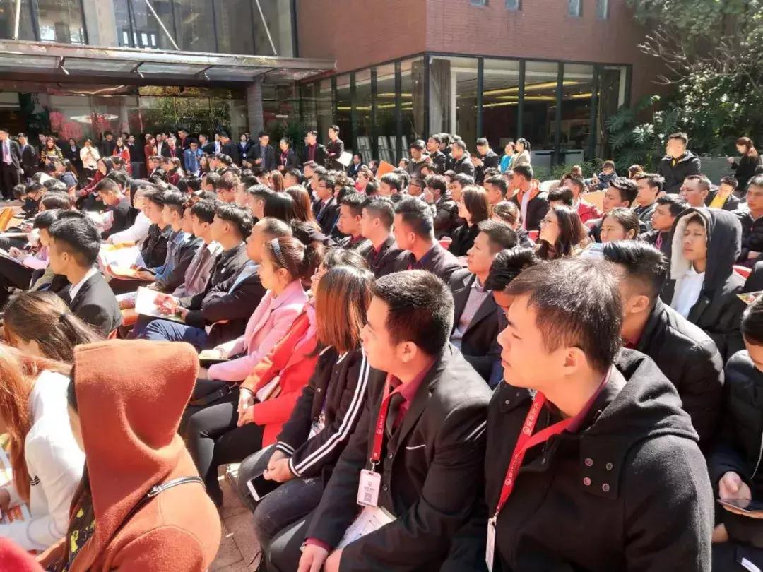 全国多地爆发万人抢房大战,各路高手齐聚一堂争夺天下第一