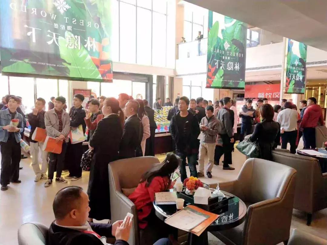 全国多地爆发万人抢房大战,各路高手齐聚一堂争夺天下第一