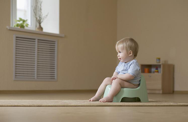 父母遇到宝宝拉屎不要惊叫,不用开塞露拉不出便便怎么办