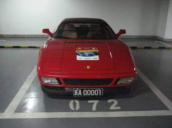 1个车牌顶1辆超跑，看见这些车牌最好绕着走，因为车主不是简单人