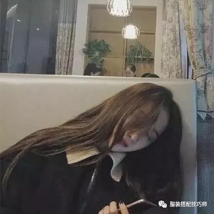 宽松服装拍照怎么摆姿势更自然,女生衣服穿搭拍照怎么摆pose