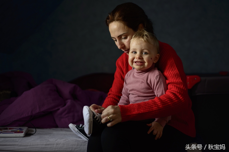 孩子爱赤脚在地板上走怎么办,孩子爱赤脚怎么办