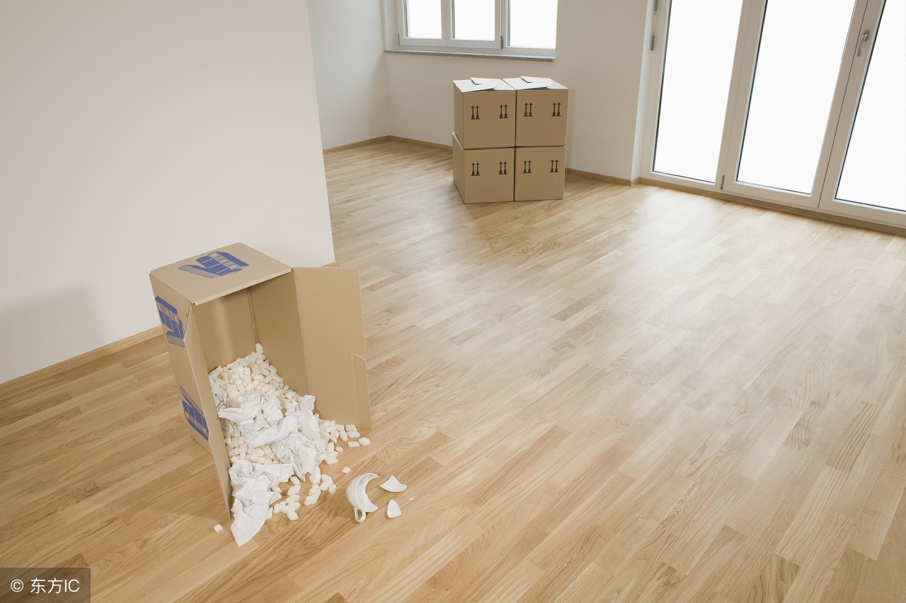 铺楼梯木地板要不要打木板底,家里安装木地板