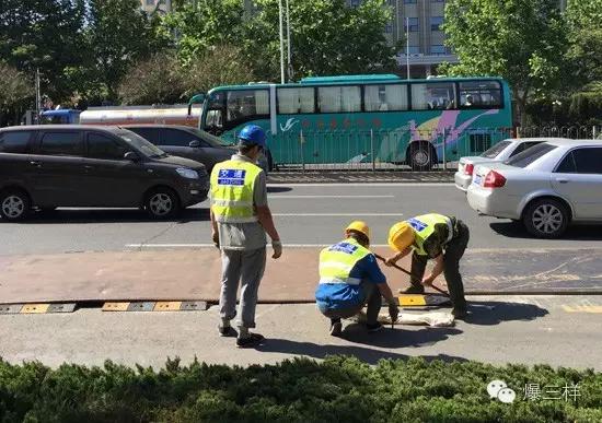 小样探路：经十路夜间施工白天盖钢板通行，非高峰期路况并不糟