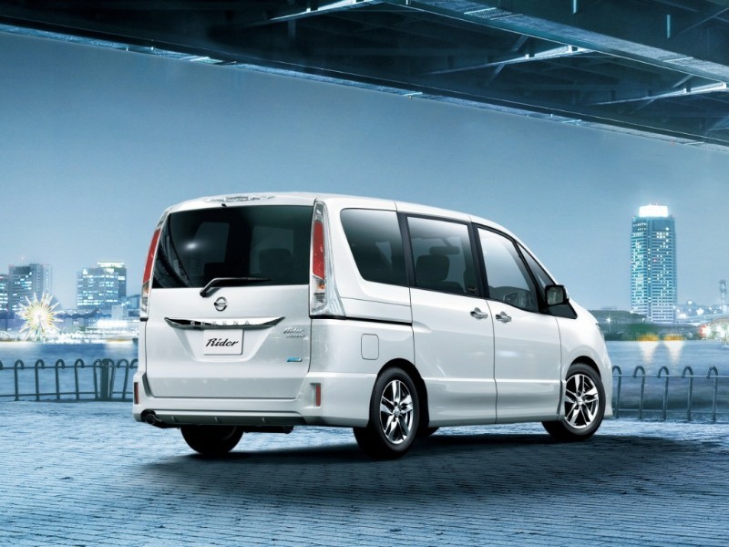 日产mpv新款serena试驾,日产商务车新款serena配置