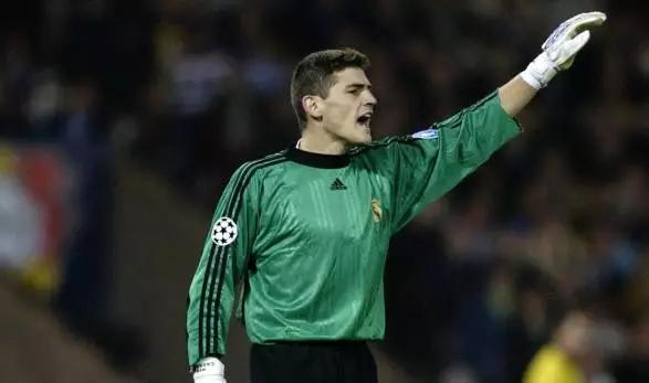 卡西利亚斯生日快乐,卡西利亚斯人生经历