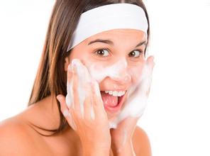 面部白头闭口粉刺怎么去除,鼻尖白头粉刺怎么彻底去除