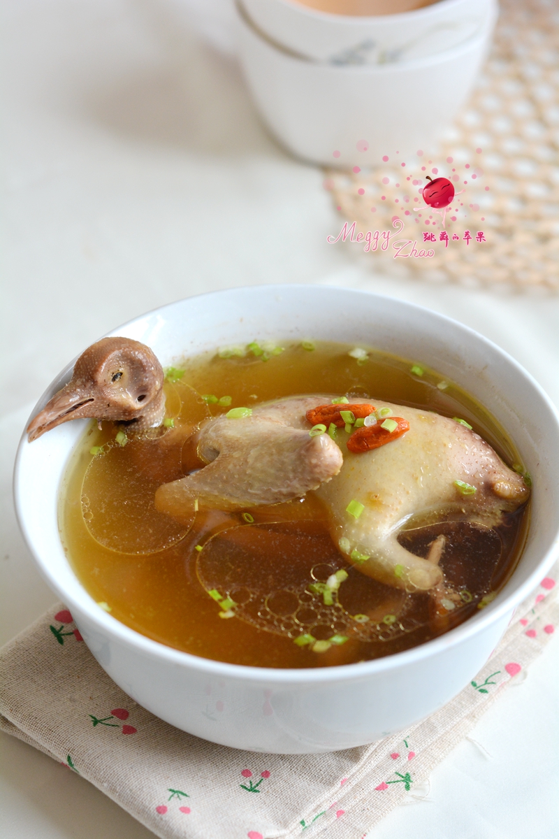 今天我狠狠心买了一只鸽子,终于知道为什么鸽子汤这么受欢迎了!