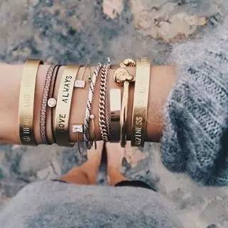 看人生赢家LeandraMedine如何玩转配饰！