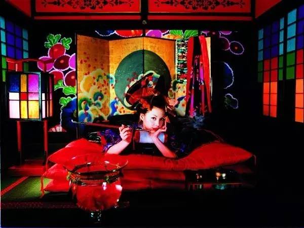 视觉盛宴体验爱丽丝梦游仙境,爱丽丝梦游仙境一个美丽的画面