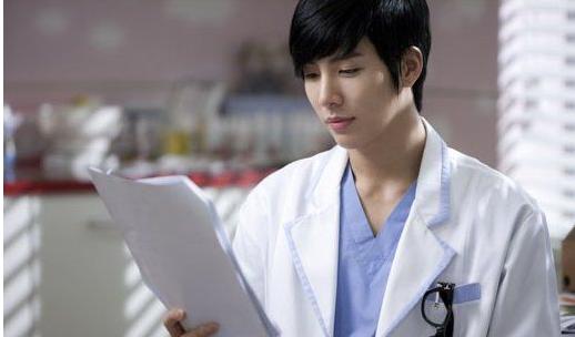 大二医学生神奇治愈胃出血，女医师惊呆请他回家做客