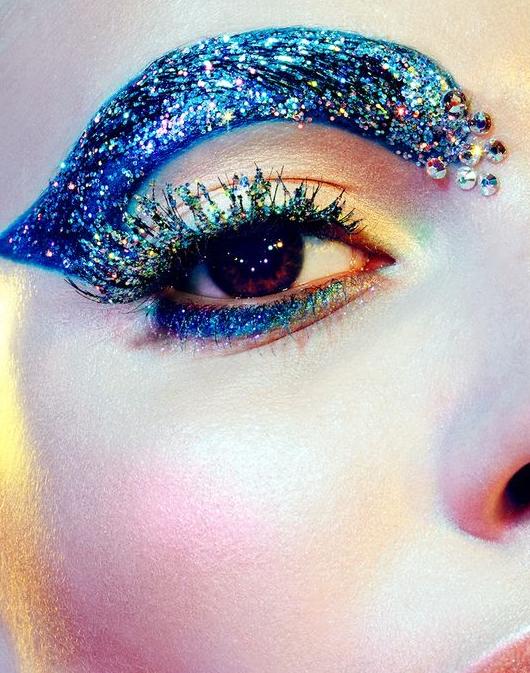 二次元的精灵系妆容 (二次元可爱穿越感妆容)