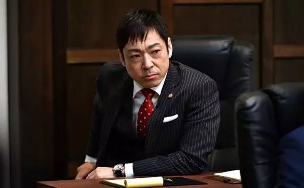 高收视率佳作《99.9》衣服背包手表公仔等等穿搭合集