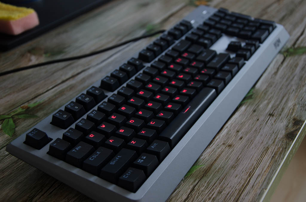 矮轴机械键盘和高轴机械键盘,机械键盘可能会毁掉你的手