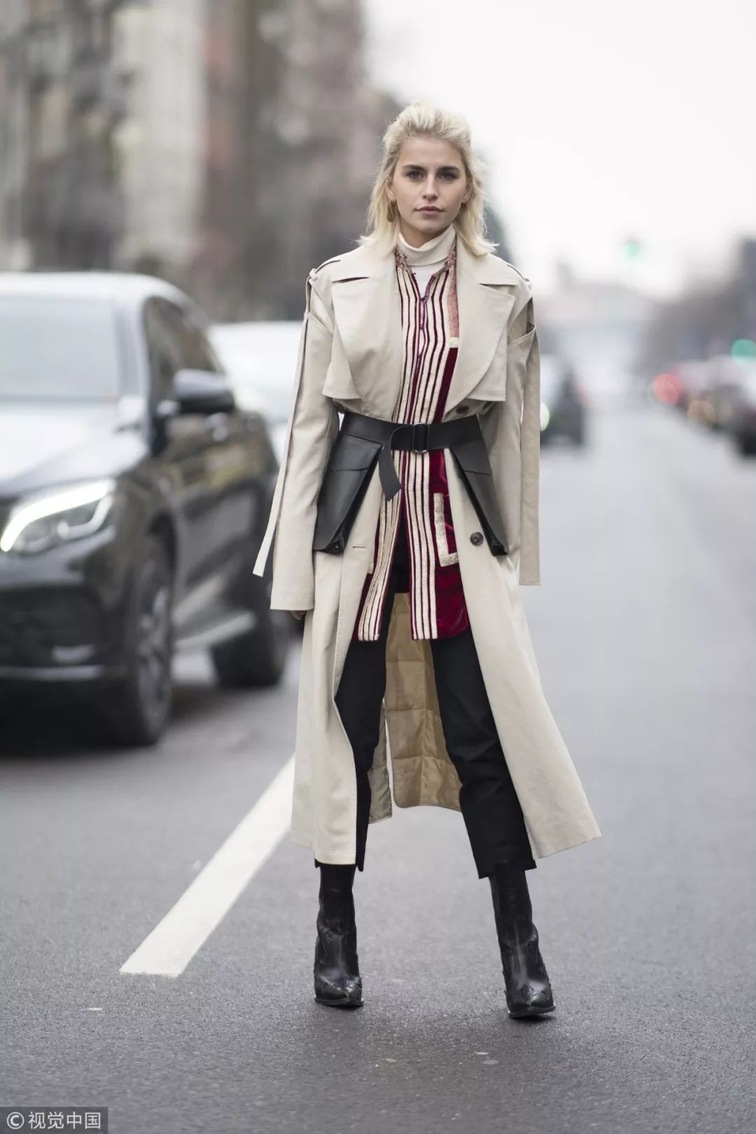 把自己变成“200斤壮汉”的超大风衣,真的好看吗?