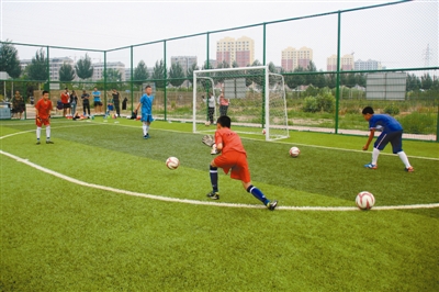 通辽人用执着和激情点燃足球的“星星之火”