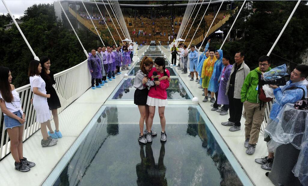 湖南张家界天门山玻璃栈道图片,张家界玻璃栈道天门山旅游攻略