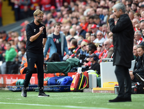 穆帅曼联3-2逆转曼城比赛,穆帅曼联2比0