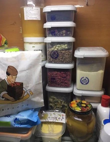 猪精boy们的梳妆台产品都分分钟过万了！？说好一起用大宝的呢？