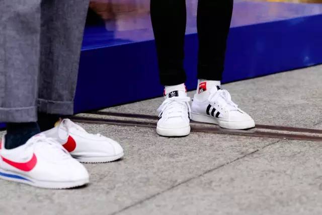 内含GD签名tee！|冠希没把kappa穿潮？因为你没看过龙哥怎么搭