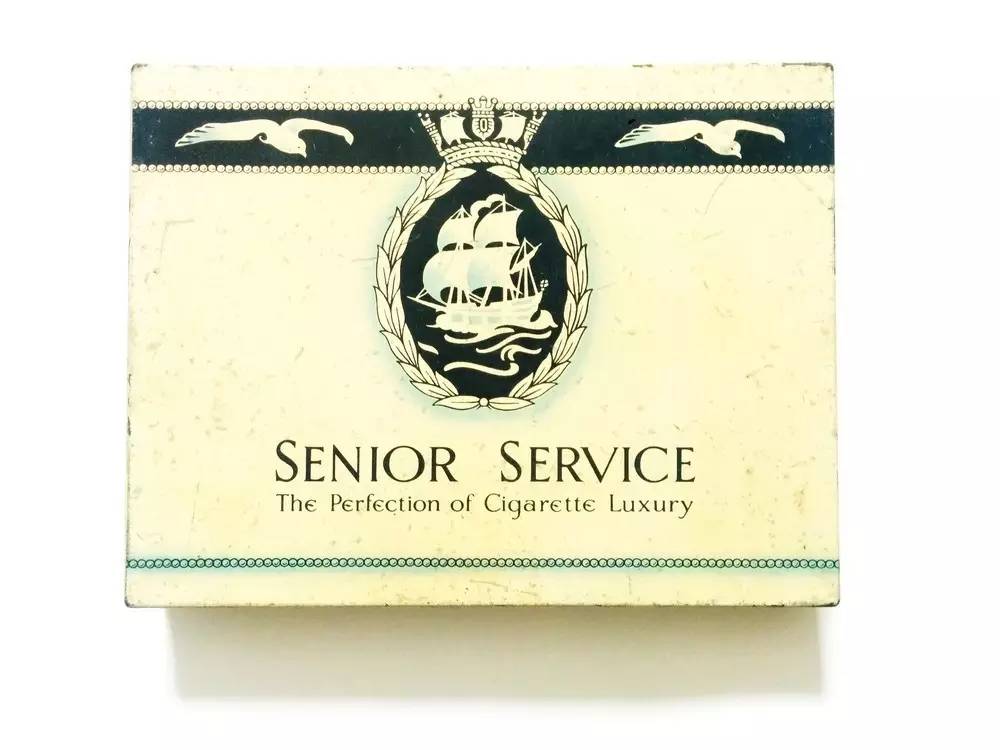 半个世纪前的铁皮箱，打开一个陌生人的罗曼史