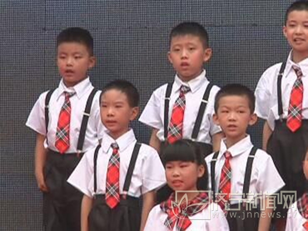 济宁霍家街小学学生宣誓,济宁市霍家街小学教室