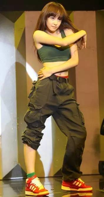 宋茜优雅迷人努力开朗的女神,宋茜被吐槽全能女神令人惊艳