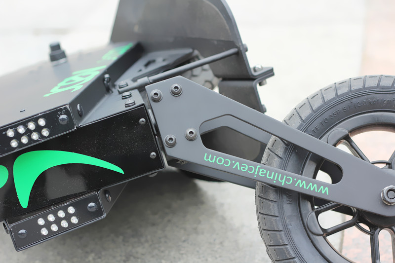 站着开车也很酷即酷立行电动车全体验