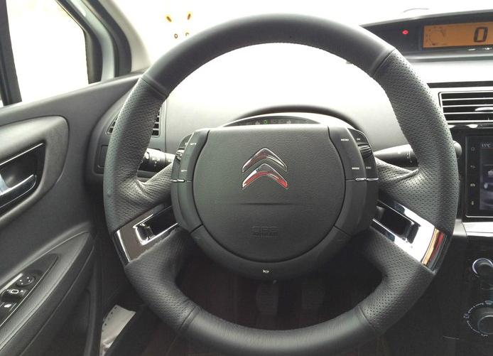 世嘉vts顶配,开着比较稳的轿车