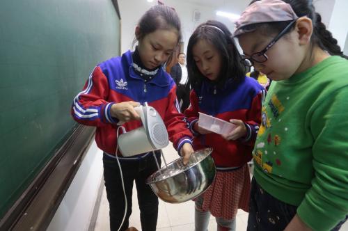 政府买单孩子喜欢哈市小学生家长：给三点半课后服务点赞